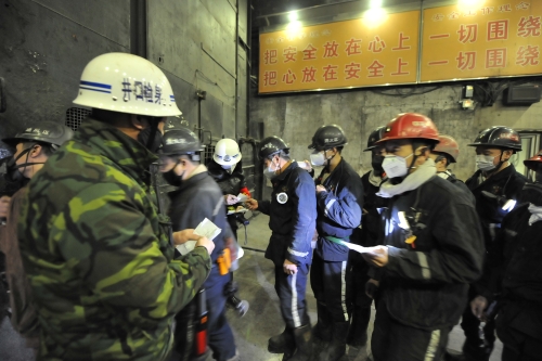 �˰��������Ƽ���ְԱΪ���ڼ��ڳ���ְԱ���в��¼����� (2)