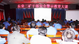 ͼΪ���ٶ���ʹ�øɲ�ҵУ�����徲��ʾ����Ƭ��_����