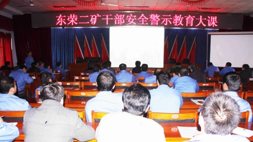 ͼΪ���ٶ���ʹ�øɲ�ҵУ�����徲��ʾ����Ƭ��_����